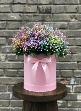 Цветочная композиция из Гипсофила и Розы в шляпной коробке в Далматово