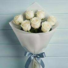 Букет 7 Белых роз Эдлесс Лав в Далматово