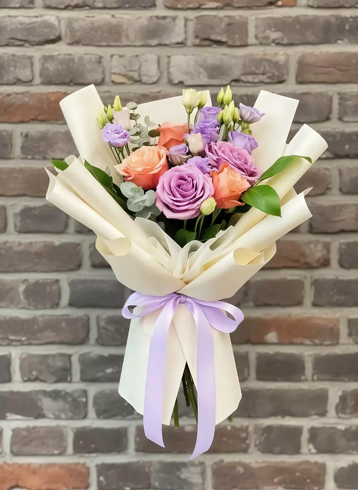 Букет цветов из: Лизиантусы и Розы в Далматово