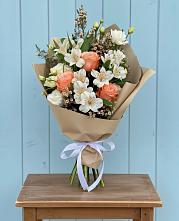 Букет цветов из:  Альстромерии, Лизиантусы, Розы и Хризантемы в Далматово