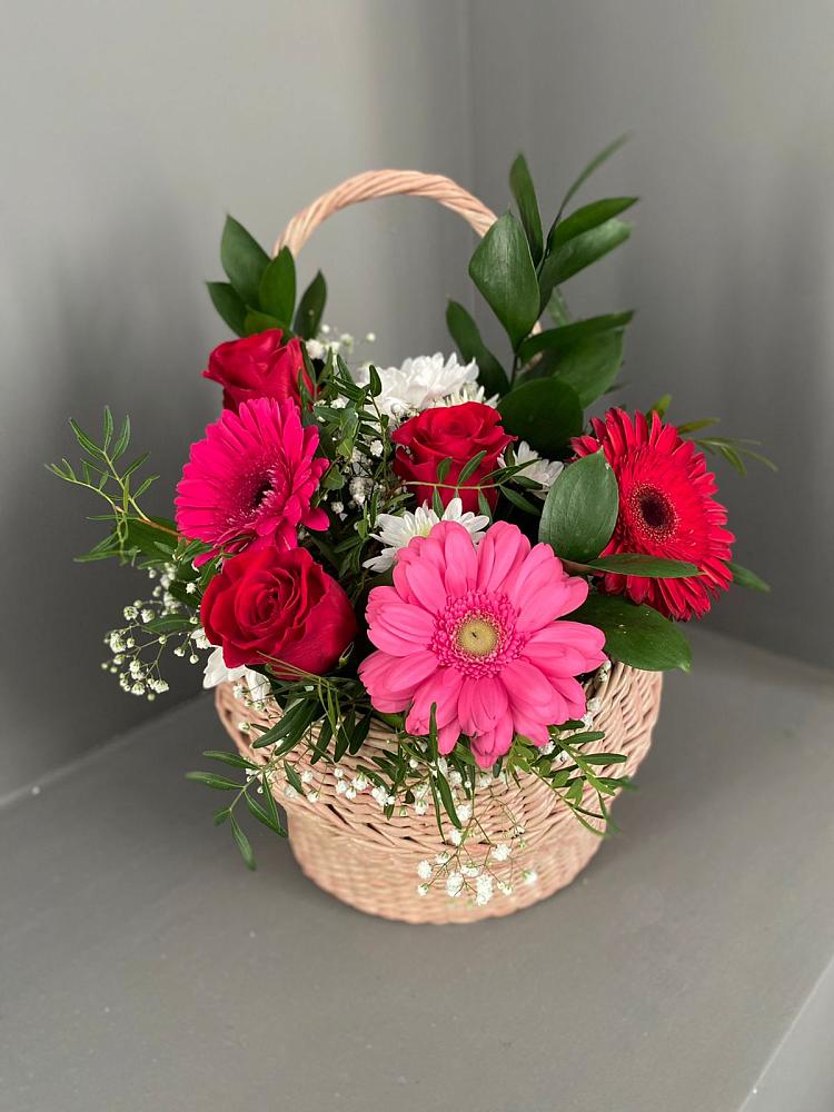 Цветочная композиция из Розы, Хризантемы и Герберы в корзине в Далматово
