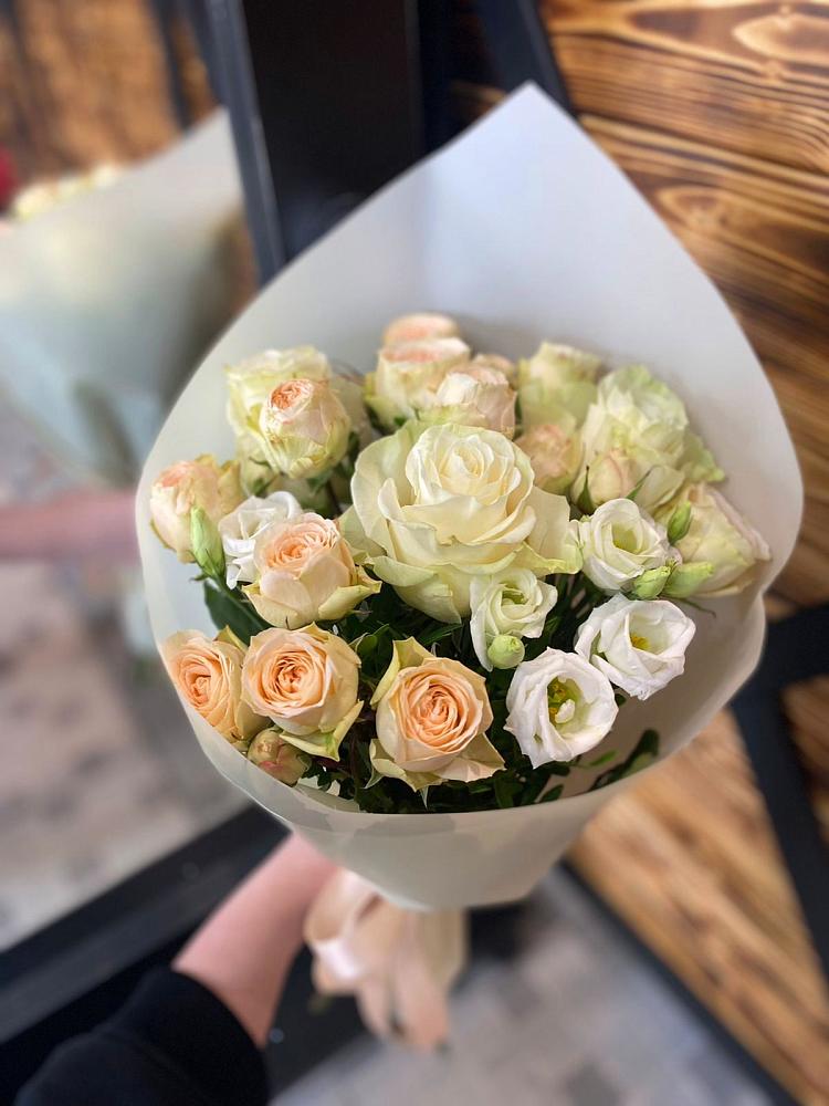 Букет цветов из: Розы и Лизиантусы в Далматово